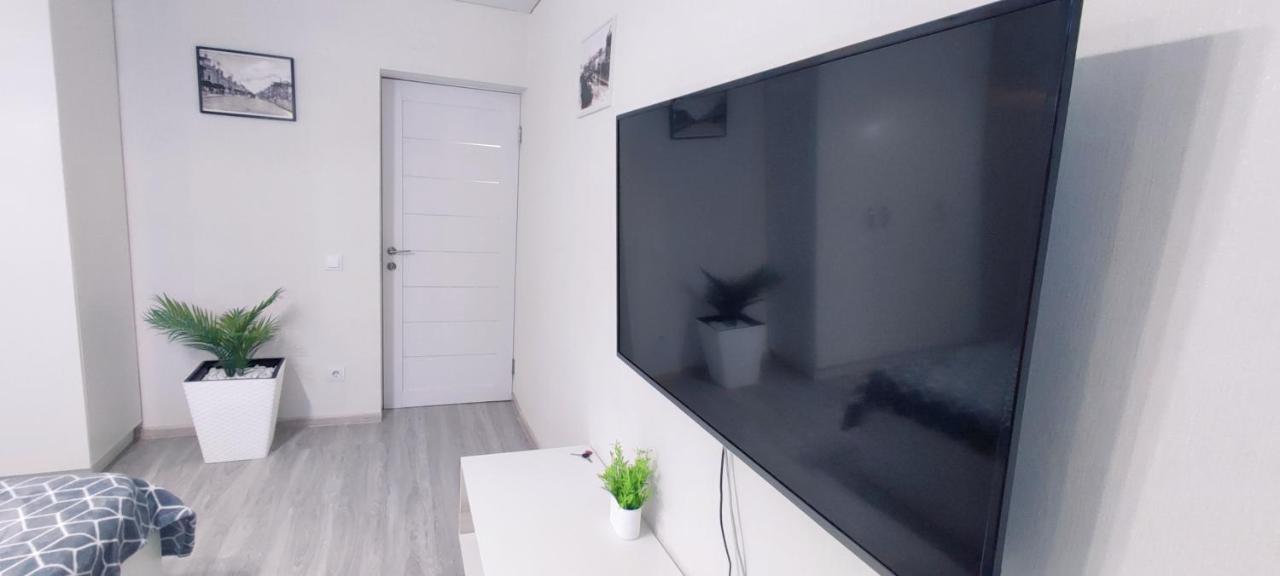 Large Apartment Near The Airport And City Center Chisinau Bagian luar foto