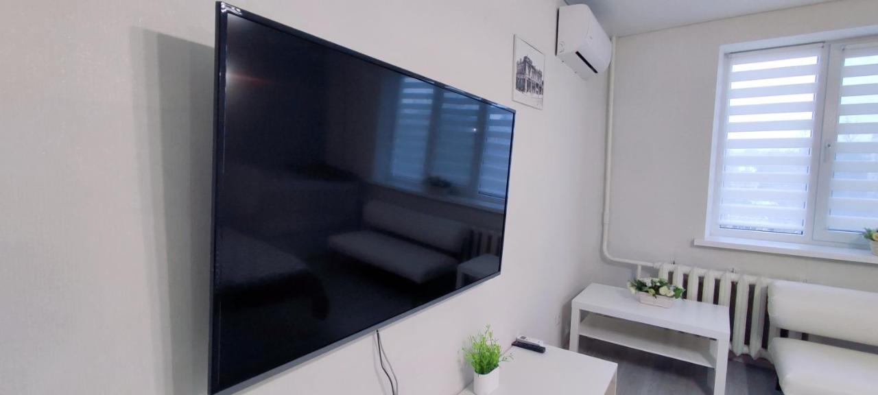 Large Apartment Near The Airport And City Center Chisinau Bagian luar foto