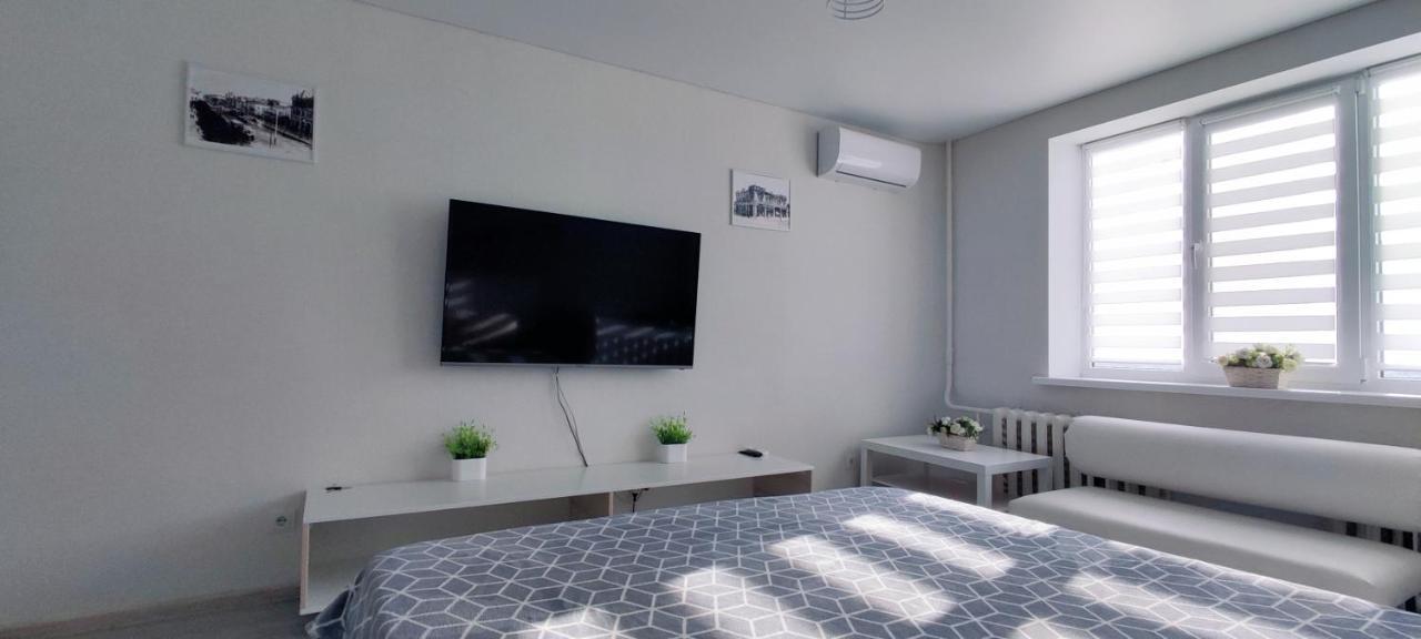 Large Apartment Near The Airport And City Center Chisinau Bagian luar foto